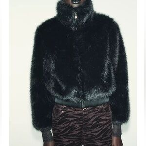 NWOT Zara FAUX FUR HIGH-NECK
SHORT COAT - BLACK | 6318/283/800